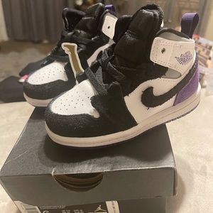 New never worn Nike 1s